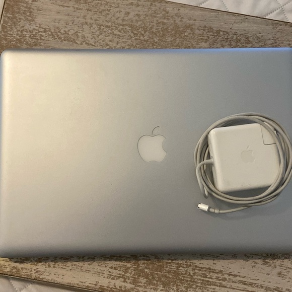 Apple Used Laptop - Picture 1 of 14